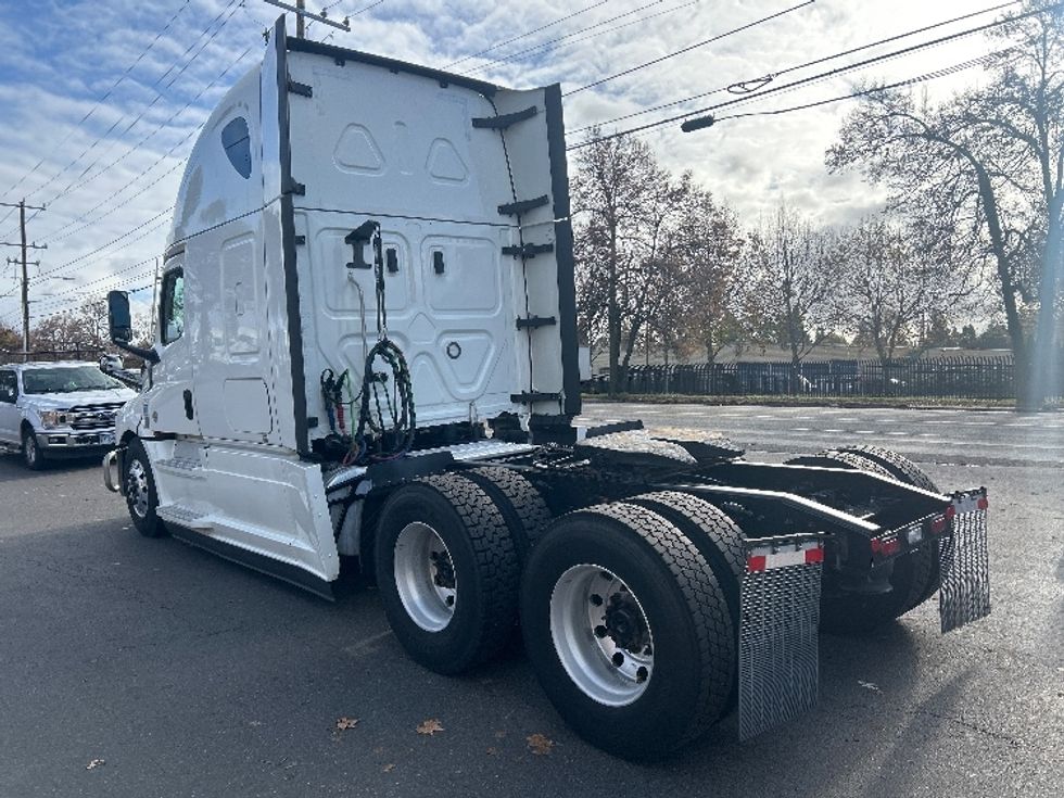 Sleeper Tractor-Heavy Duty Tractors-Freightliner-2023-T12664ST-Portland-OR-583,941\n\t\tmiles-$ 71,500 - Image 5