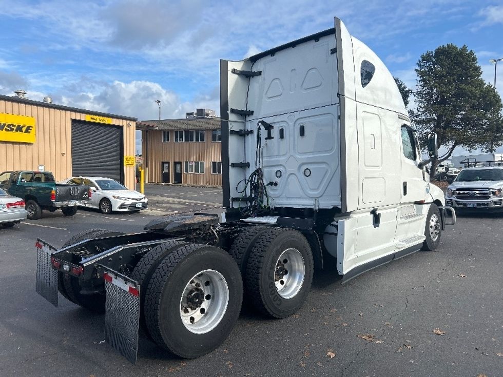 Sleeper Tractor-Heavy Duty Tractors-Freightliner-2023-T12664ST-Portland-OR-583,941\n\t\tmiles-$ 71,500 - Image 7