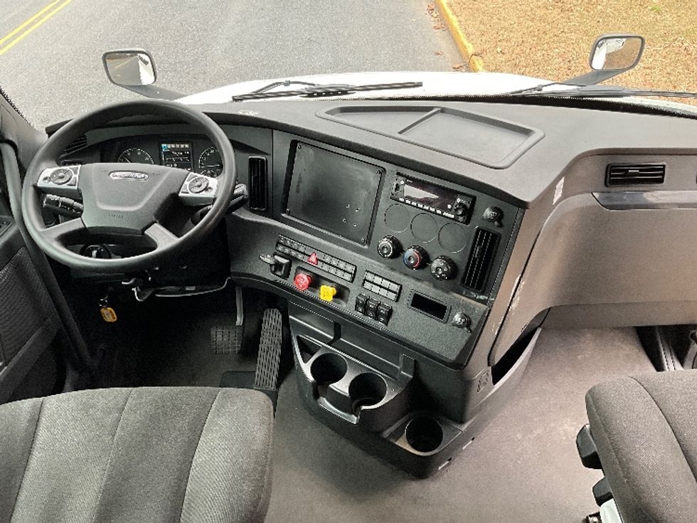 Sleeper Tractor-Heavy Duty Tractors-Freightliner-2023-T12664ST-Reading-PA-337,215\n\t\tmiles-$ 86,750 - Image 12