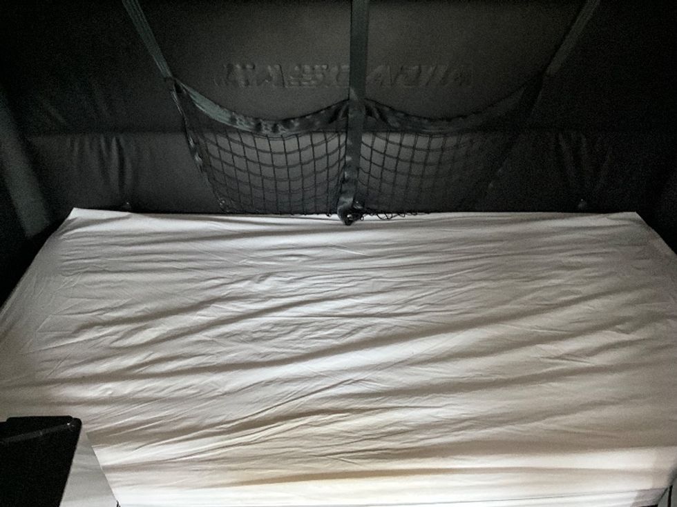 Sleeper Tractor-Heavy Duty Tractors-Freightliner-2023-T12664ST-Reading-PA-337,215\n\t\tmiles-$ 86,750 - Image 17