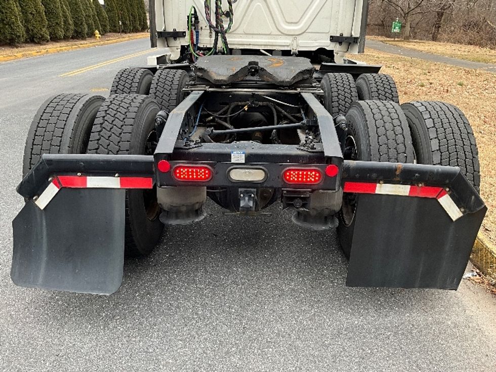 Sleeper Tractor-Heavy Duty Tractors-Freightliner-2023-T12664ST-Reading-PA-337,215\n\t\tmiles-$ 86,750 - Image 23