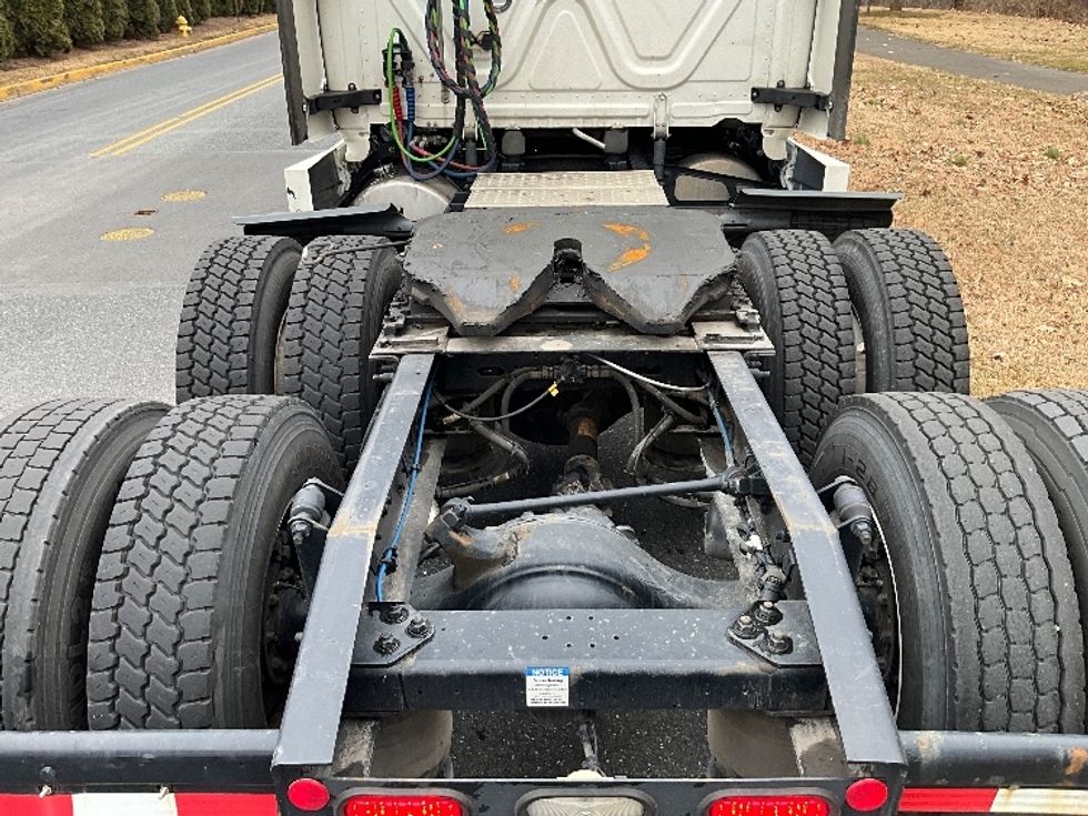 Sleeper Tractor-Heavy Duty Tractors-Freightliner-2023-T12664ST-Reading-PA-337,215\n\t\tmiles-$ 86,750 - Image 6