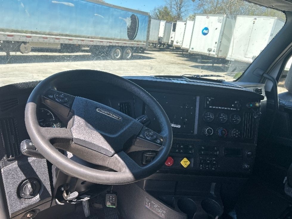 Sleeper Tractor-Heavy Duty Tractors-Freightliner-2023-T12664ST-Reading-PA-584,627\n\t\tmiles-$ 63,000 - Image 10
