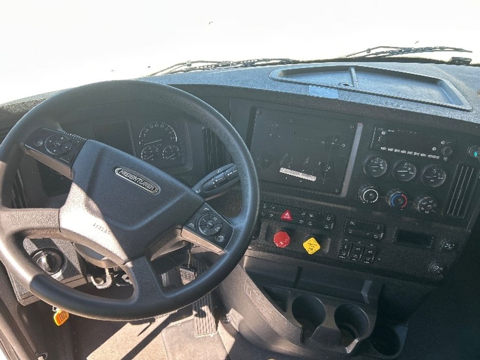 Sleeper Tractor-Heavy Duty Tractors-Freightliner-2023-T12664ST-Reading-PA-584,627\n\t\tmiles-$ 63,000 - Image 11