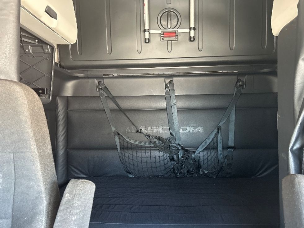 Sleeper Tractor-Heavy Duty Tractors-Freightliner-2023-T12664ST-Reading-PA-584,627\n\t\tmiles-$ 63,000 - Image 16