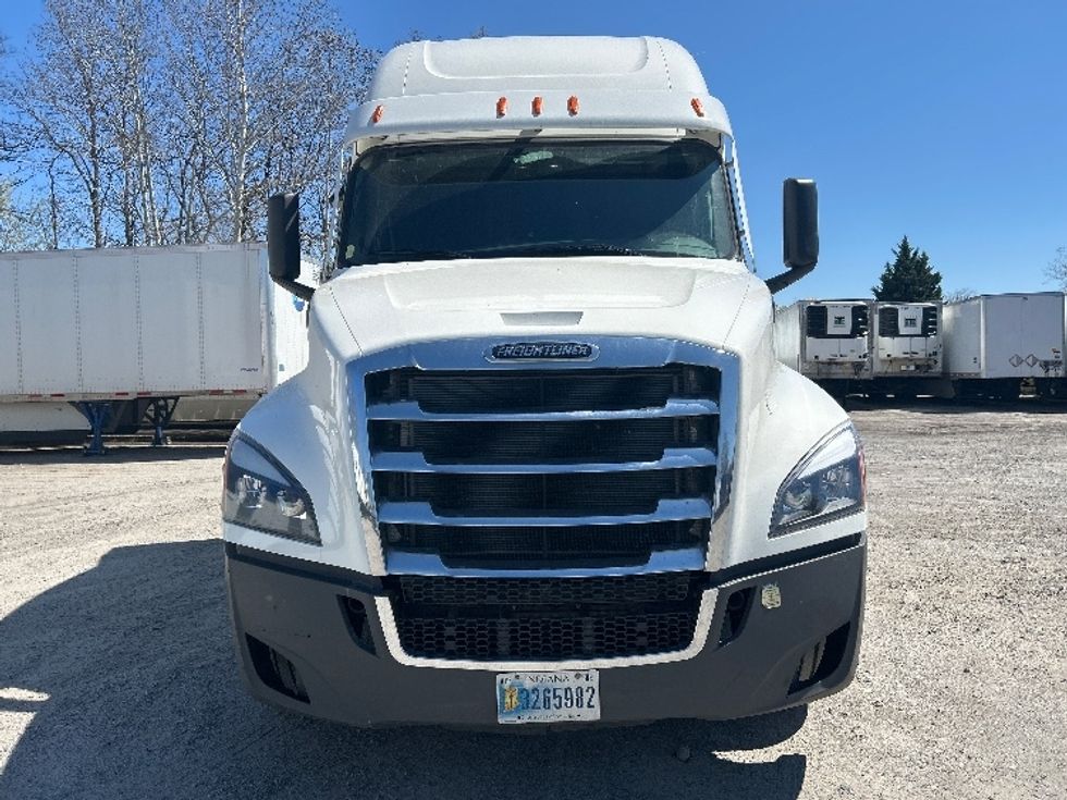 Sleeper Tractor-Heavy Duty Tractors-Freightliner-2023-T12664ST-Reading-PA-584,627\n\t\tmiles-$ 63,000 - Image 2