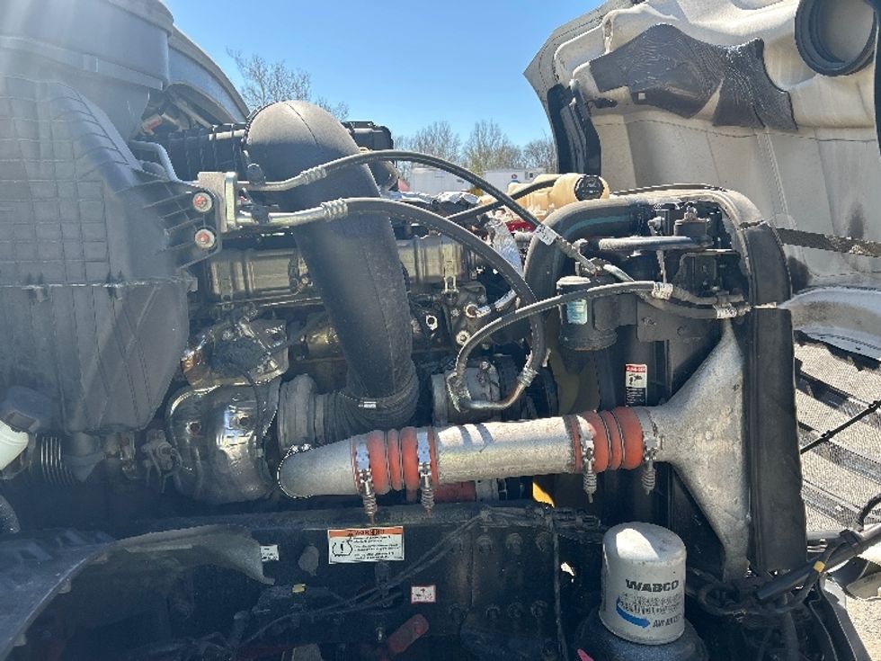 Sleeper Tractor-Heavy Duty Tractors-Freightliner-2023-T12664ST-Reading-PA-584,627\n\t\tmiles-$ 63,000 - Image 20