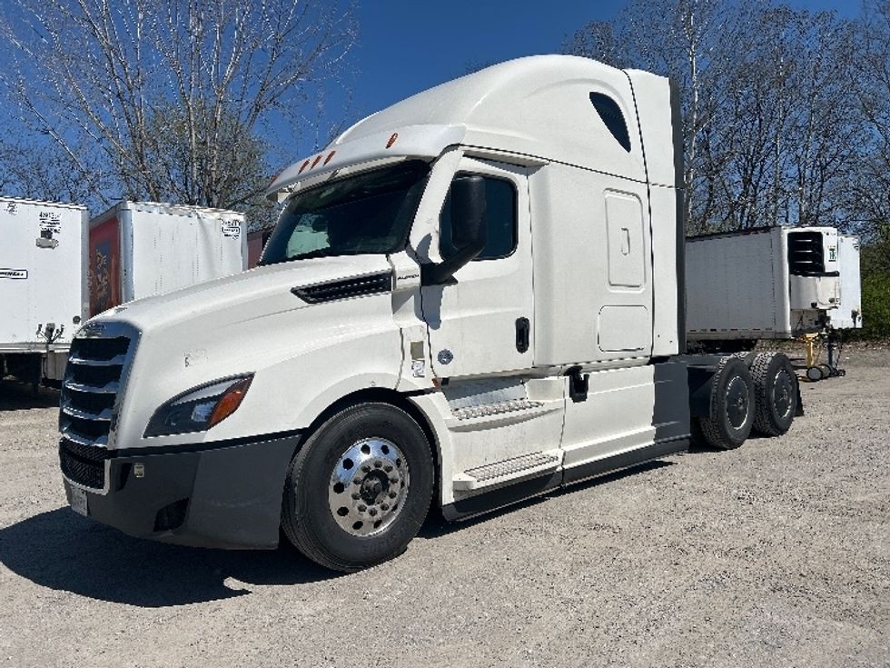 Sleeper Tractor-Heavy Duty Tractors-Freightliner-2023-T12664ST-Reading-PA-584,627\n\t\tmiles-$ 63,000 - Image 3