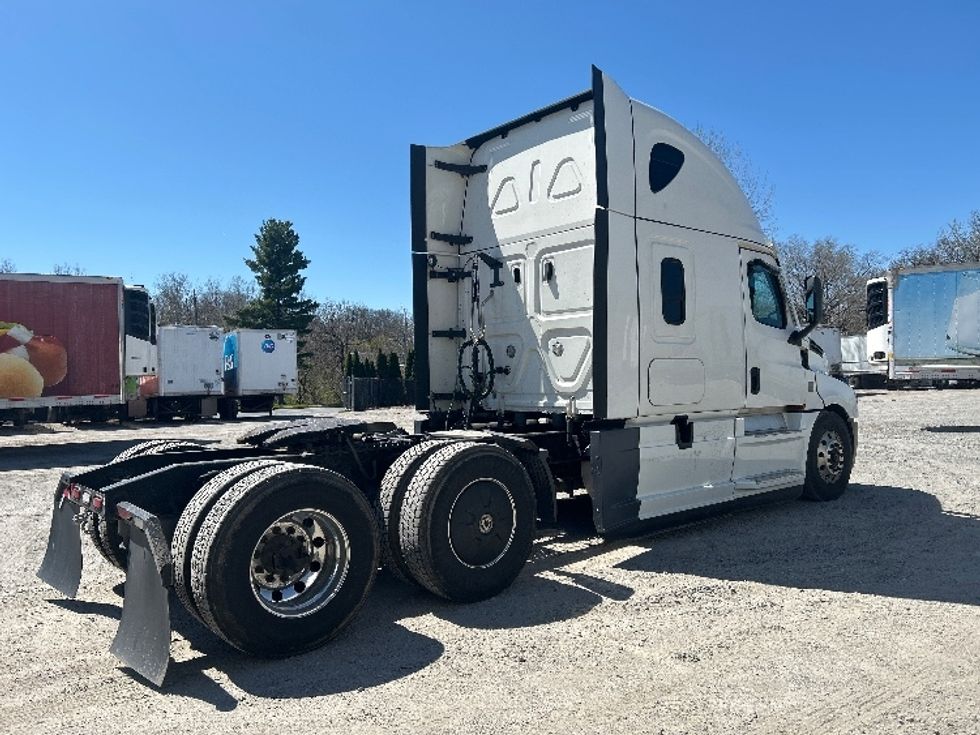 Sleeper Tractor-Heavy Duty Tractors-Freightliner-2023-T12664ST-Reading-PA-584,627\n\t\tmiles-$ 63,000 - Image 7