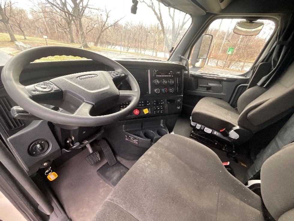 Sleeper Tractor-Heavy Duty Tractors-Freightliner-2023-T12664ST-Reading-PA-622,148\n\t\tmiles-$ 58,500 - Image 10