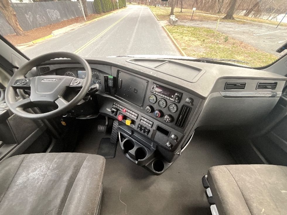 Sleeper Tractor-Heavy Duty Tractors-Freightliner-2023-T12664ST-Reading-PA-622,148\n\t\tmiles-$ 58,500 - Image 12