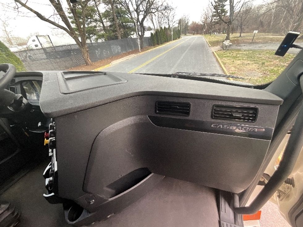 Sleeper Tractor-Heavy Duty Tractors-Freightliner-2023-T12664ST-Reading-PA-622,148\n\t\tmiles-$ 58,500 - Image 14