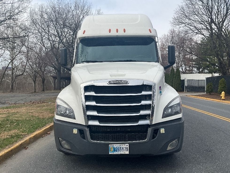 Sleeper Tractor-Heavy Duty Tractors-Freightliner-2023-T12664ST-Reading-PA-622,148\n\t\tmiles-$ 58,500 - Image 2