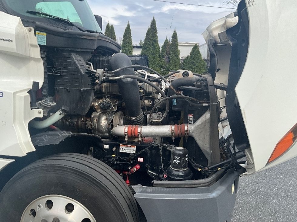 Sleeper Tractor-Heavy Duty Tractors-Freightliner-2023-T12664ST-Reading-PA-622,148\n\t\tmiles-$ 58,500 - Image 20