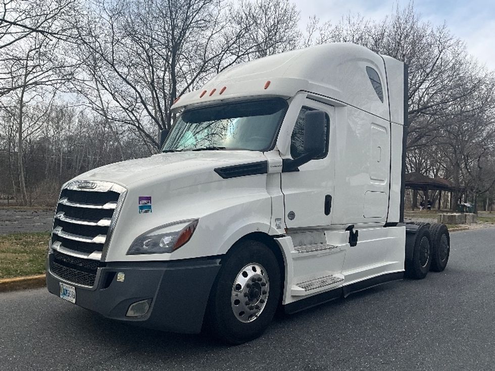 Sleeper Tractor-Heavy Duty Tractors-Freightliner-2023-T12664ST-Reading-PA-622,148\n\t\tmiles-$ 58,500 - Image 3