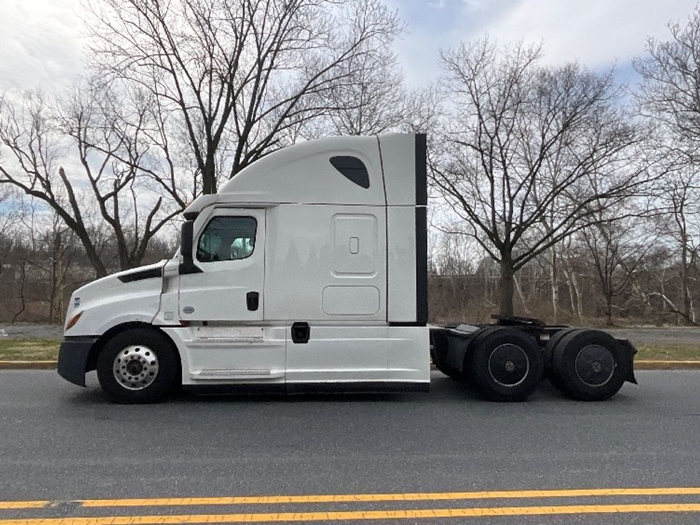 Sleeper Tractor-Heavy Duty Tractors-Freightliner-2023-T12664ST-Reading-PA-622,148\n\t\tmiles-$ 58,500 - Image 4