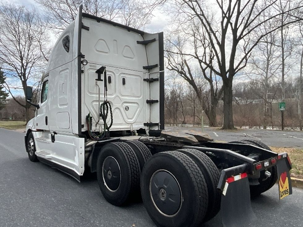Sleeper Tractor-Heavy Duty Tractors-Freightliner-2023-T12664ST-Reading-PA-622,148\n\t\tmiles-$ 58,500 - Image 5