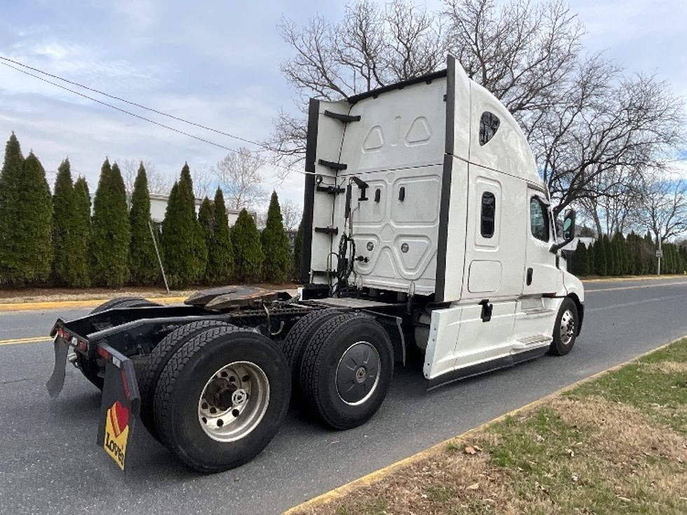 Sleeper Tractor-Heavy Duty Tractors-Freightliner-2023-T12664ST-Reading-PA-622,148\n\t\tmiles-$ 58,500 - Image 7