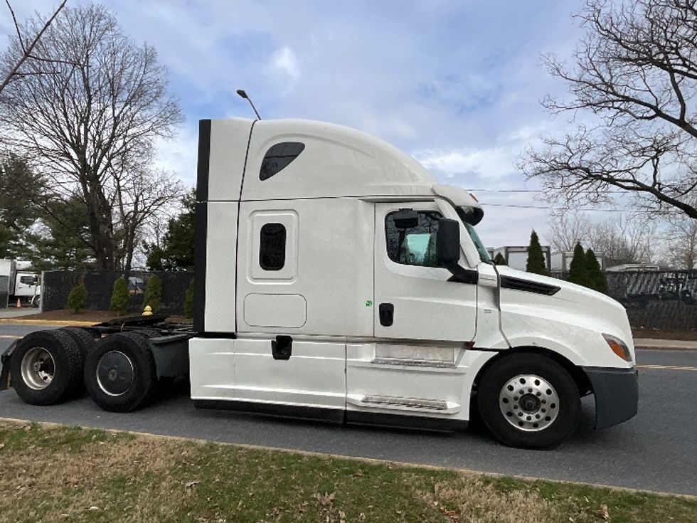 Sleeper Tractor-Heavy Duty Tractors-Freightliner-2023-T12664ST-Reading-PA-622,148\n\t\tmiles-$ 58,500 - Image 8