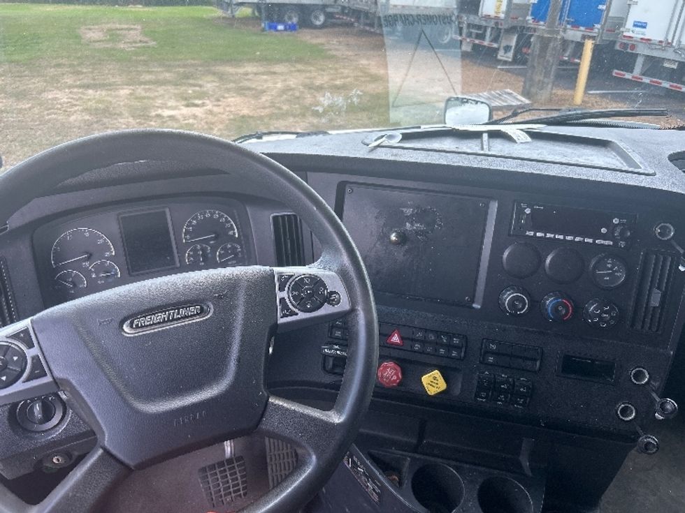Sleeper Tractor-Heavy Duty Tractors-Freightliner-2023-T12664ST-Richland-MS-588,014\n\t\tmiles-$ 24,000 - Image 10