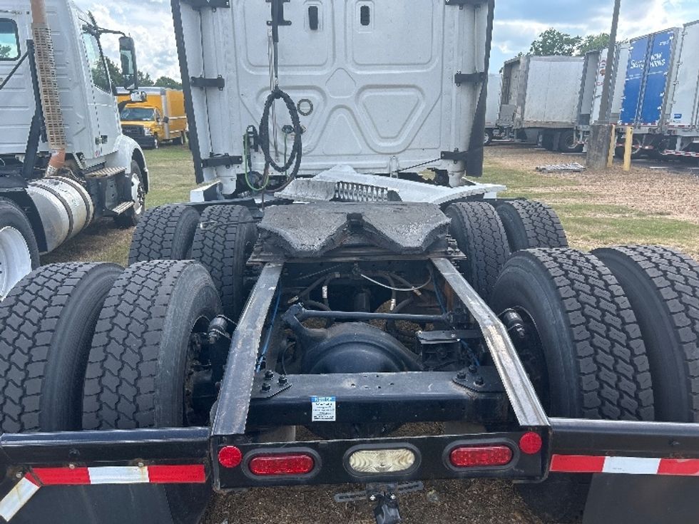 Sleeper Tractor-Heavy Duty Tractors-Freightliner-2023-T12664ST-Richland-MS-588,014\n\t\tmiles-$ 24,000 - Image 5