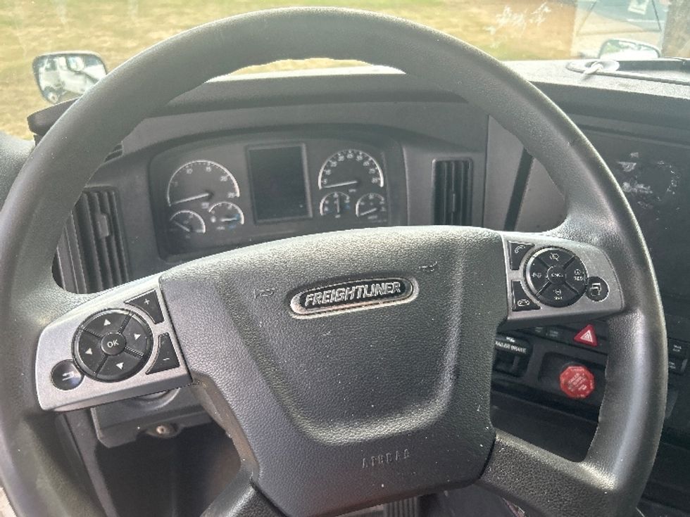 Sleeper Tractor-Heavy Duty Tractors-Freightliner-2023-T12664ST-Richland-MS-588,014\n\t\tmiles-$ 24,000 - Image 9