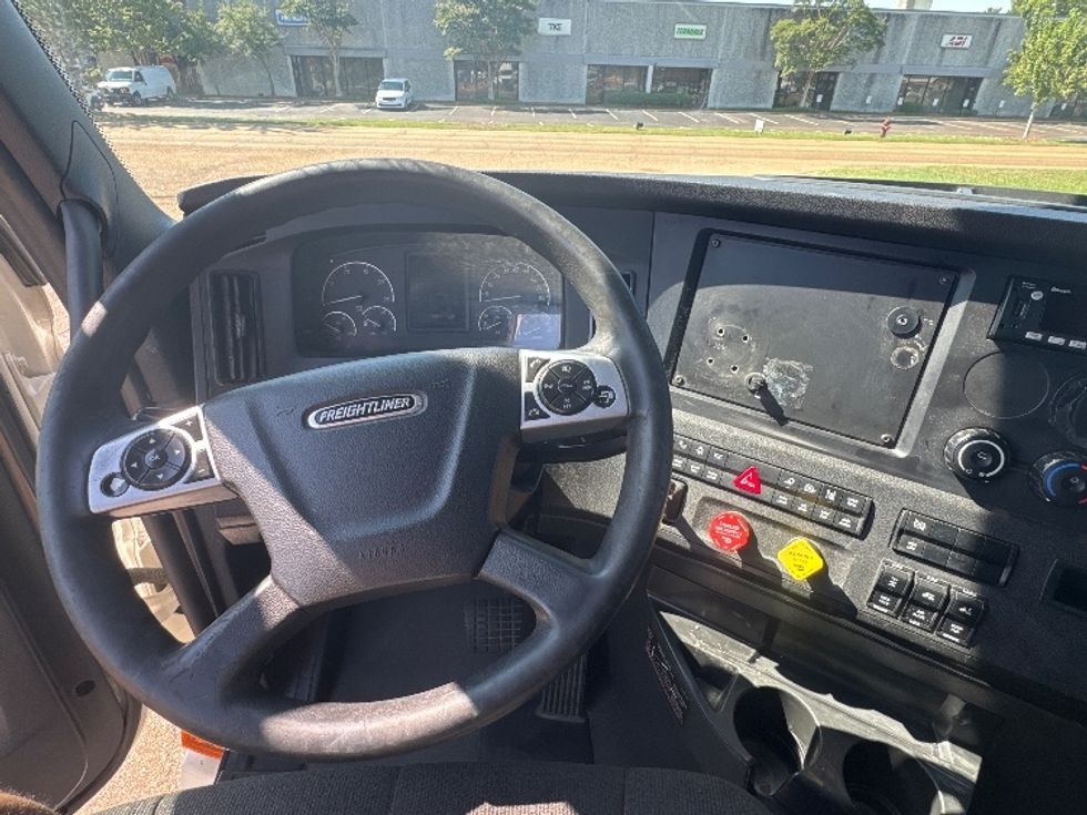 Sleeper Tractor-Heavy Duty Tractors-Freightliner-2023-T12664ST-Richland-MS-603,567\n\t\tmiles-$ 71,000 - Image 11