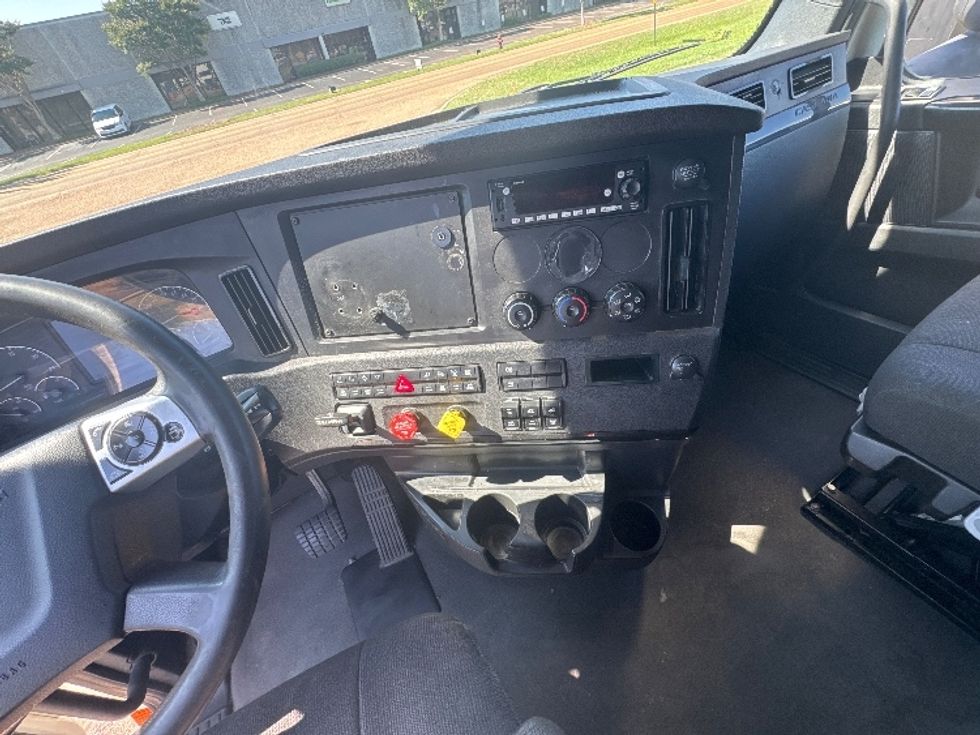 Sleeper Tractor-Heavy Duty Tractors-Freightliner-2023-T12664ST-Richland-MS-603,567\n\t\tmiles-$ 71,000 - Image 12
