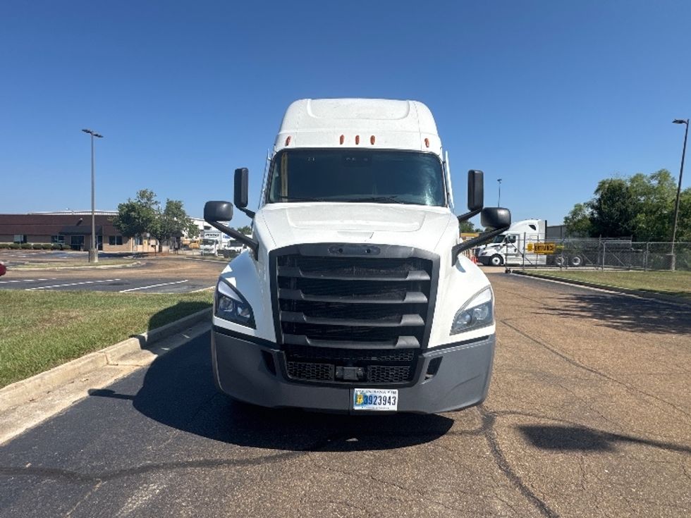 Sleeper Tractor-Heavy Duty Tractors-Freightliner-2023-T12664ST-Richland-MS-603,567\n\t\tmiles-$ 71,000 - Image 2
