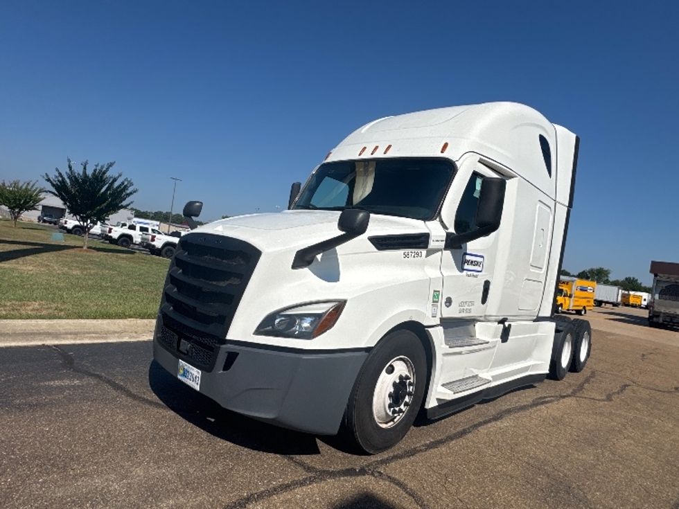 Sleeper Tractor-Heavy Duty Tractors-Freightliner-2023-T12664ST-Richland-MS-603,567\n\t\tmiles-$ 71,000 - Image 3