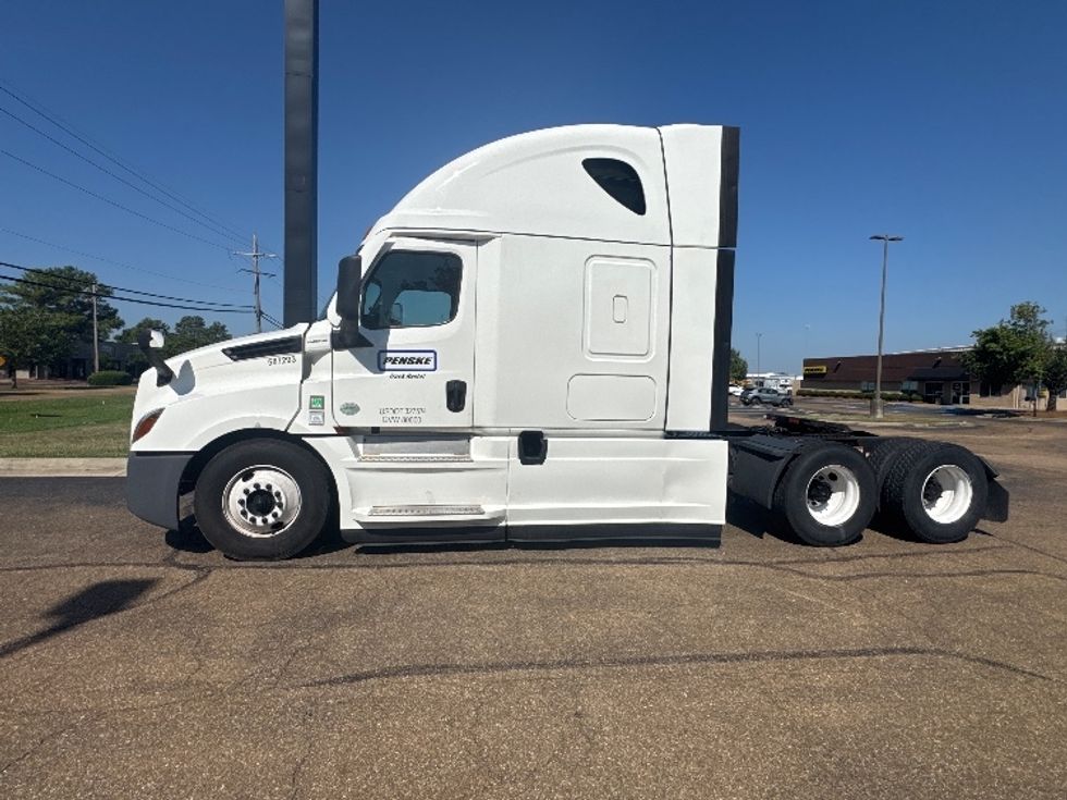 Sleeper Tractor-Heavy Duty Tractors-Freightliner-2023-T12664ST-Richland-MS-603,567\n\t\tmiles-$ 71,000 - Image 4