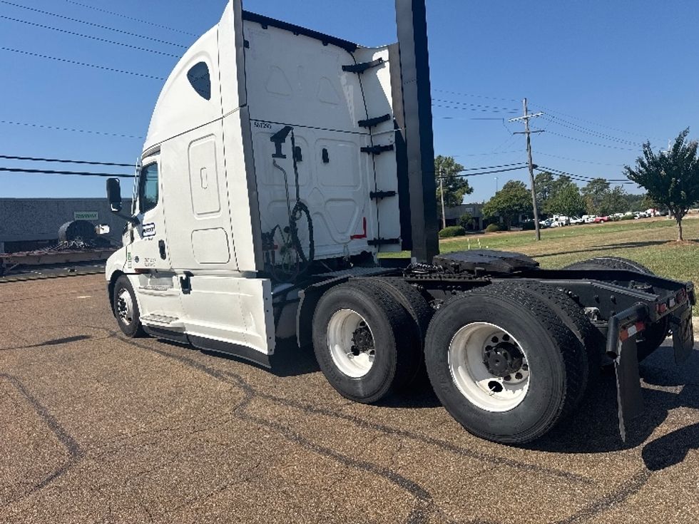 Sleeper Tractor-Heavy Duty Tractors-Freightliner-2023-T12664ST-Richland-MS-603,567\n\t\tmiles-$ 71,000 - Image 5