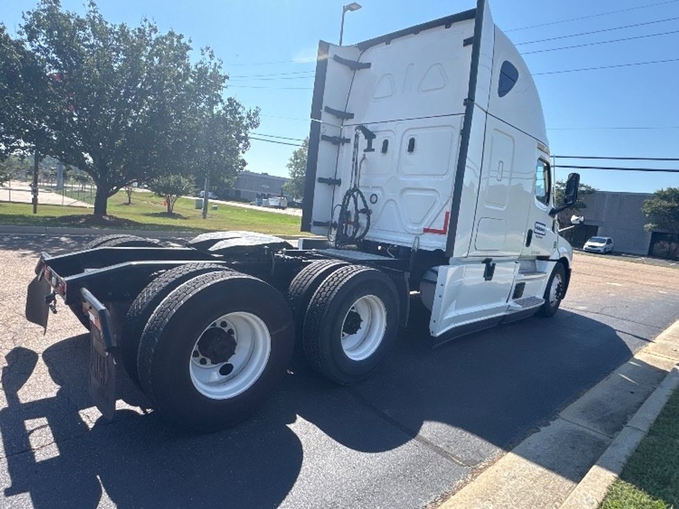 Sleeper Tractor-Heavy Duty Tractors-Freightliner-2023-T12664ST-Richland-MS-603,567\n\t\tmiles-$ 71,000 - Image 7
