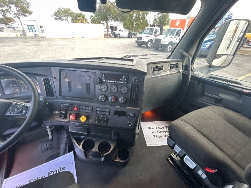 Sleeper Tractor-Heavy Duty Tractors-Freightliner-2023-T12664ST-Riviera Beach-FL-513,435\n\t\tmiles-$ 70,000 - Image 12