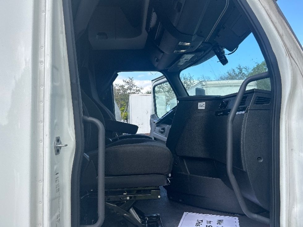 Sleeper Tractor-Heavy Duty Tractors-Freightliner-2023-T12664ST-Riviera Beach-FL-513,435\n\t\tmiles-$ 70,000 - Image 13