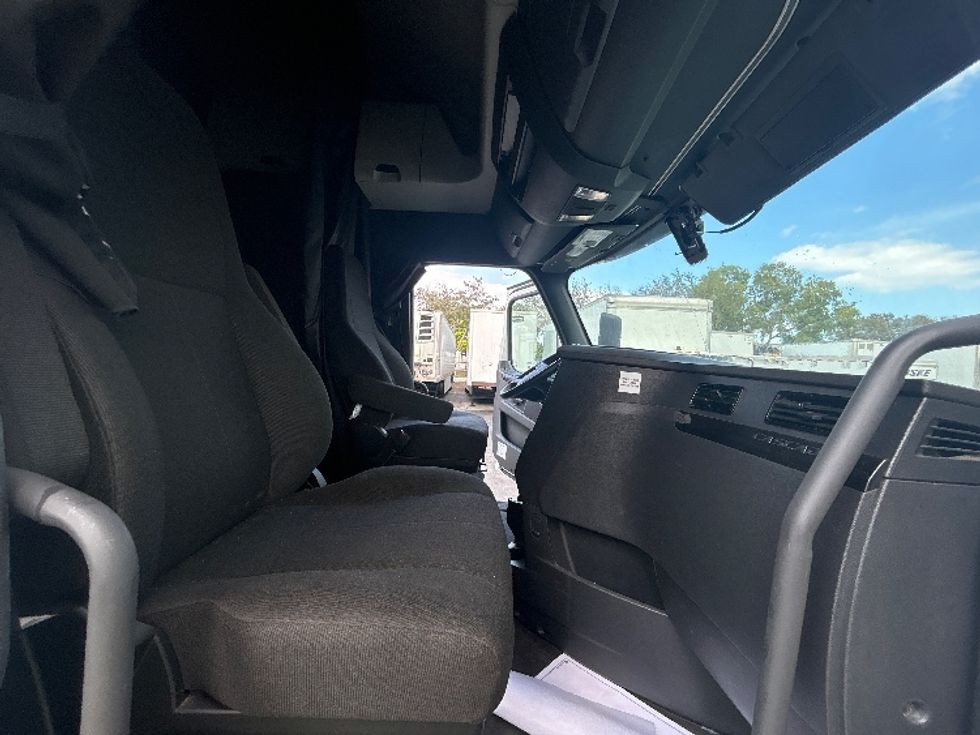 Sleeper Tractor-Heavy Duty Tractors-Freightliner-2023-T12664ST-Riviera Beach-FL-513,435\n\t\tmiles-$ 70,000 - Image 15