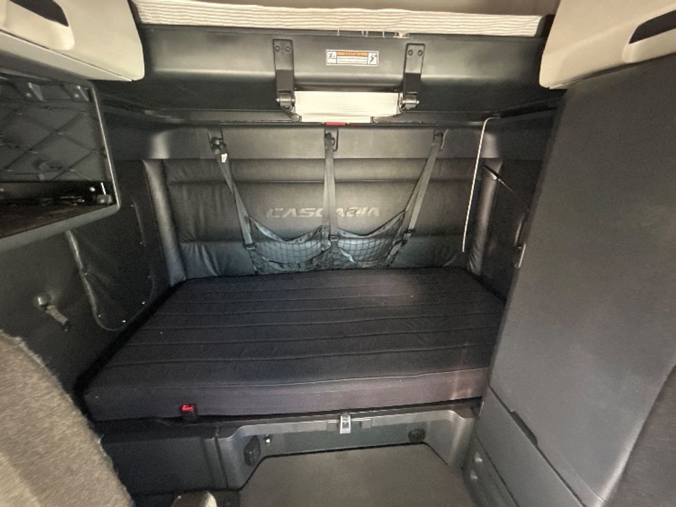 Sleeper Tractor-Heavy Duty Tractors-Freightliner-2023-T12664ST-Riviera Beach-FL-513,435\n\t\tmiles-$ 70,000 - Image 16