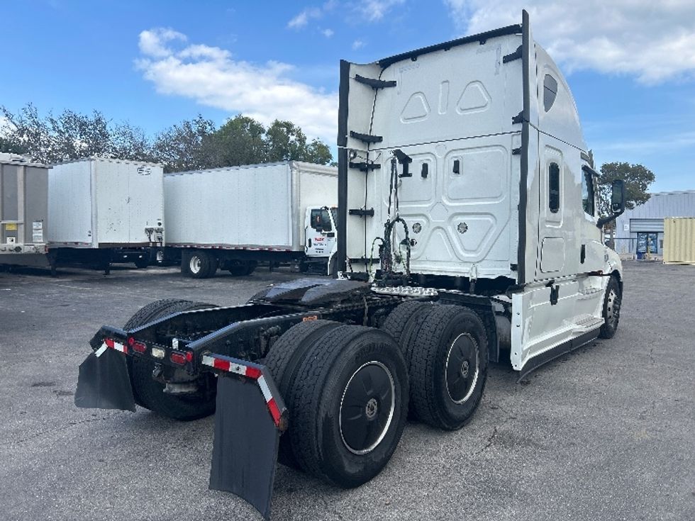 Sleeper Tractor-Heavy Duty Tractors-Freightliner-2023-T12664ST-Riviera Beach-FL-513,435\n\t\tmiles-$ 70,000 - Image 7