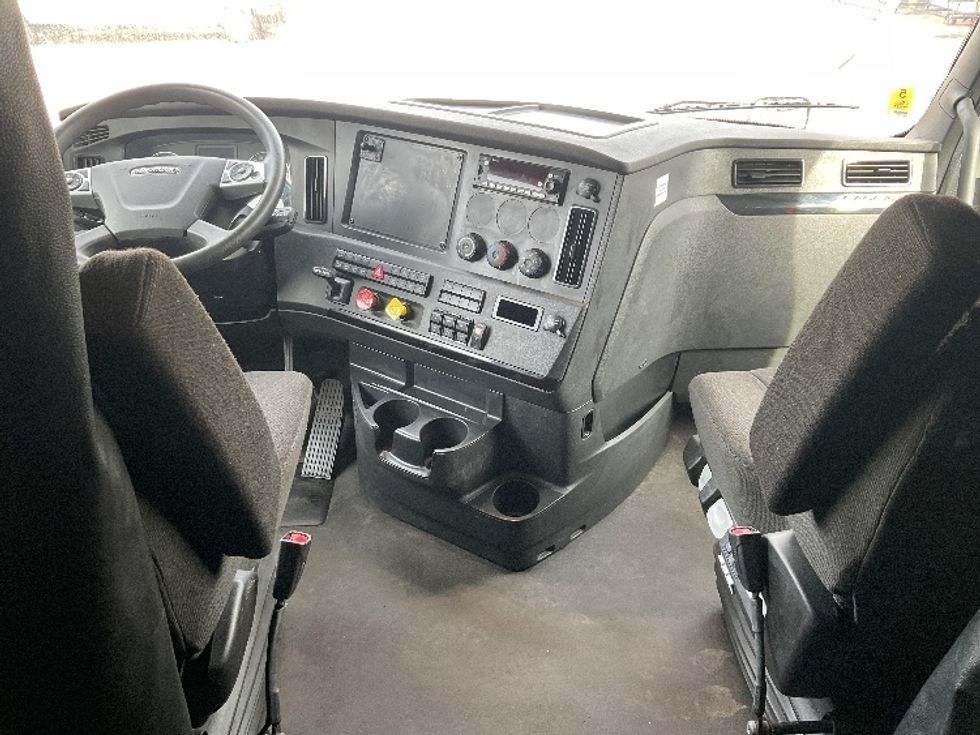 Sleeper Tractor-Heavy Duty Tractors-Freightliner-2023-T12664ST-Round Rock-TX-298,567\n\t\tmiles-$ 97,000 - Image 12