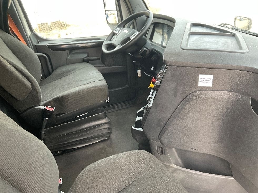 Sleeper Tractor-Heavy Duty Tractors-Freightliner-2023-T12664ST-Round Rock-TX-298,567\n\t\tmiles-$ 97,000 - Image 15