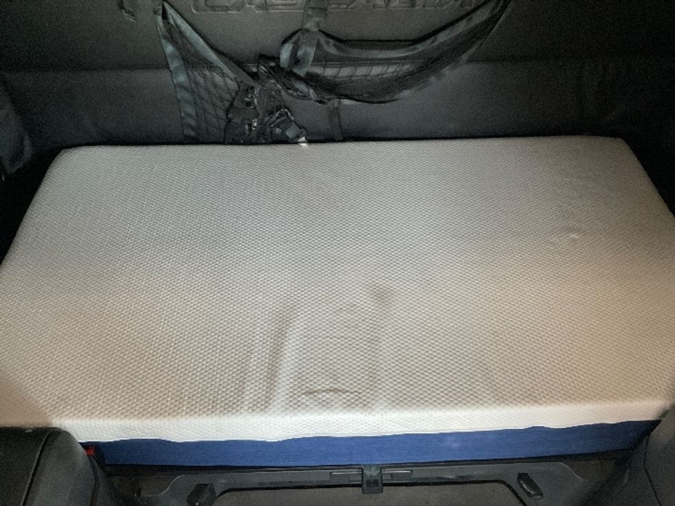 Sleeper Tractor-Heavy Duty Tractors-Freightliner-2023-T12664ST-Round Rock-TX-298,567\n\t\tmiles-$ 97,000 - Image 17