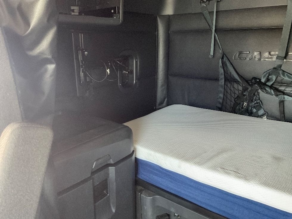 Sleeper Tractor-Heavy Duty Tractors-Freightliner-2023-T12664ST-Round Rock-TX-298,567\n\t\tmiles-$ 97,000 - Image 19