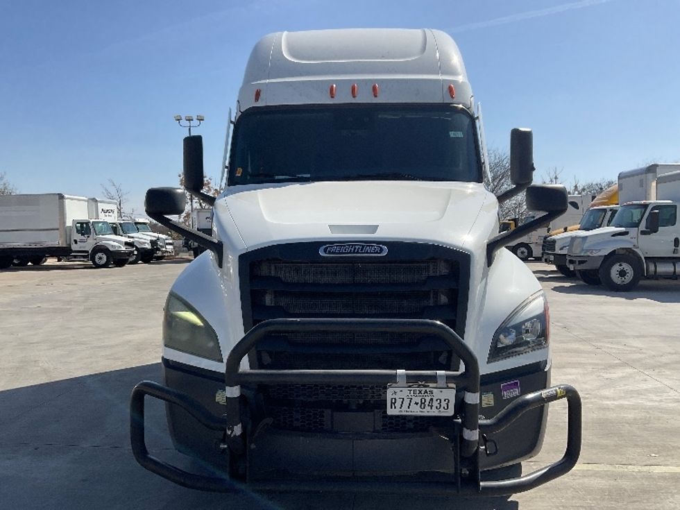 Sleeper Tractor-Heavy Duty Tractors-Freightliner-2023-T12664ST-Round Rock-TX-298,567\n\t\tmiles-$ 97,000 - Image 2