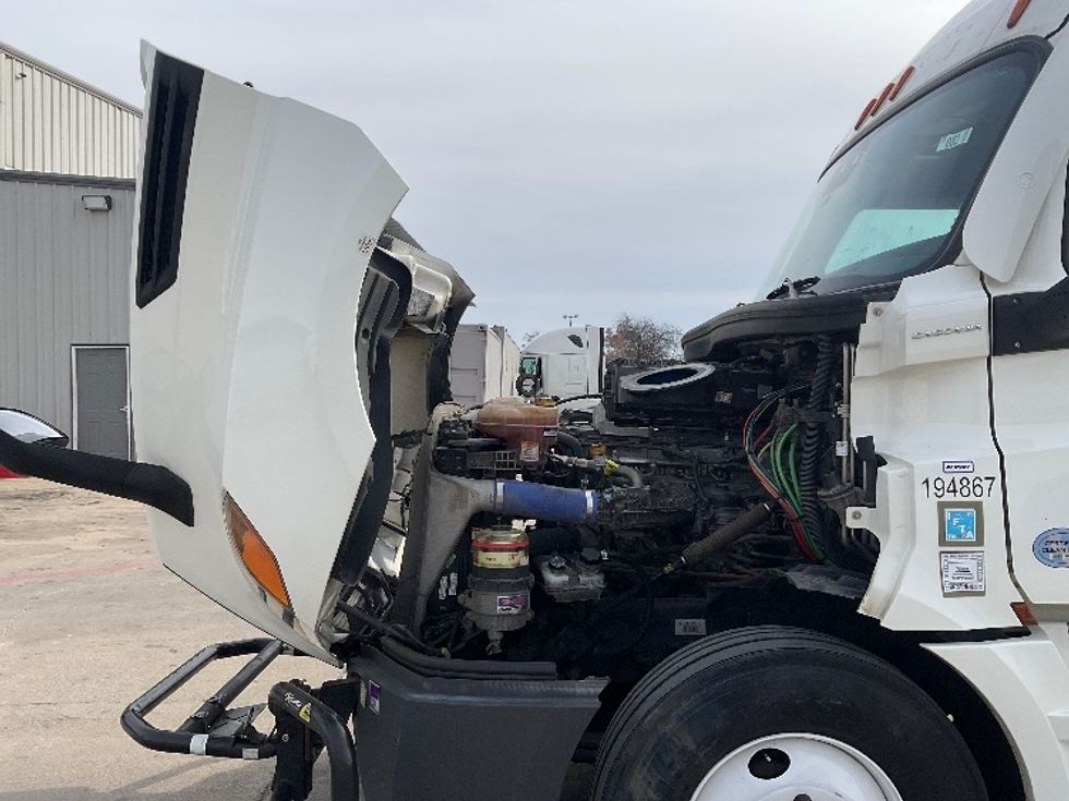 Sleeper Tractor-Heavy Duty Tractors-Freightliner-2023-T12664ST-Round Rock-TX-298,567\n\t\tmiles-$ 97,000 - Image 21