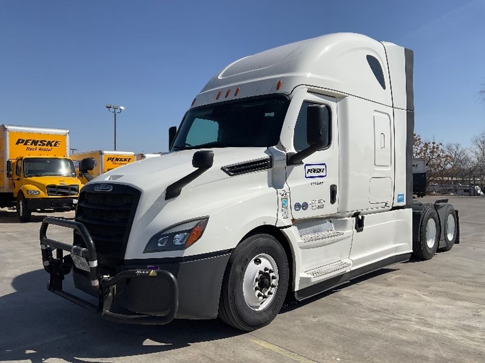 Sleeper Tractor-Heavy Duty Tractors-Freightliner-2023-T12664ST-Round Rock-TX-298,567\n\t\tmiles-$ 97,000 - Image 3