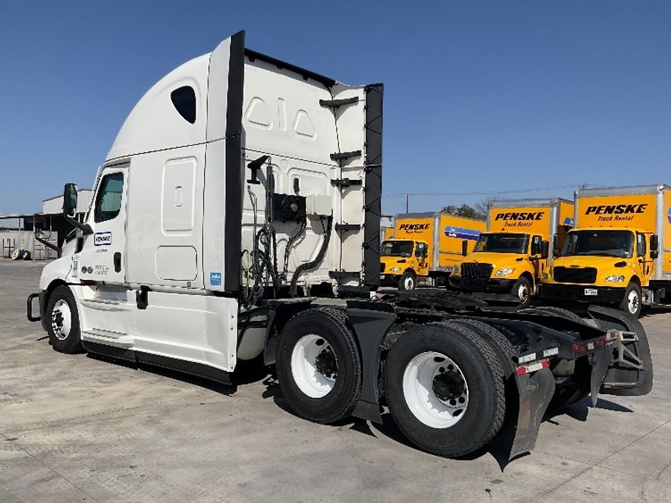 Sleeper Tractor-Heavy Duty Tractors-Freightliner-2023-T12664ST-Round Rock-TX-298,567\n\t\tmiles-$ 97,000 - Image 5