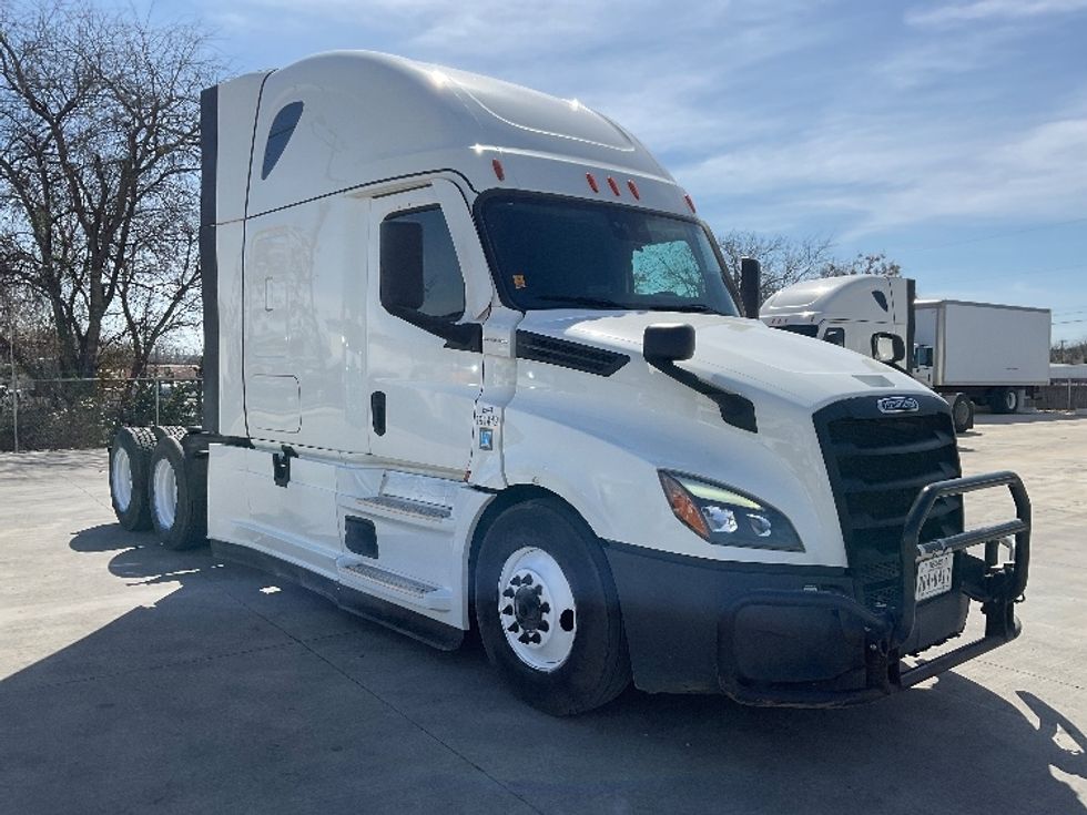 Sleeper Tractor-Heavy Duty Tractors-Freightliner-2023-T12664ST-Round Rock-TX-359,617\n\t\tmiles-$ 91,250 - Image 1
