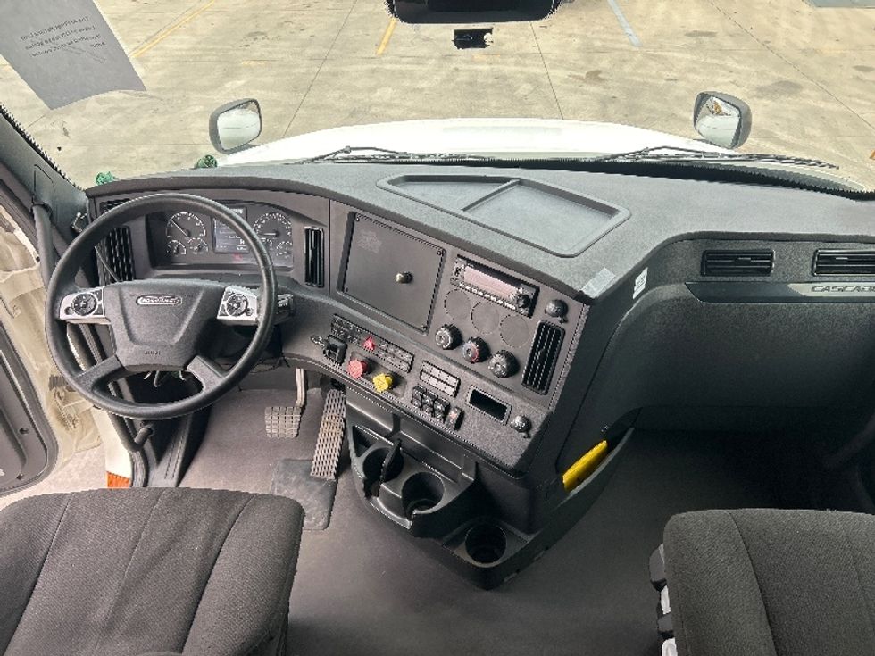 Sleeper Tractor-Heavy Duty Tractors-Freightliner-2023-T12664ST-Round Rock-TX-359,617\n\t\tmiles-$ 91,250 - Image 12