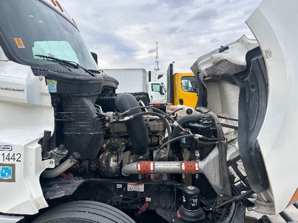 Sleeper Tractor-Heavy Duty Tractors-Freightliner-2023-T12664ST-Round Rock-TX-359,617\n\t\tmiles-$ 91,250 - Image 20