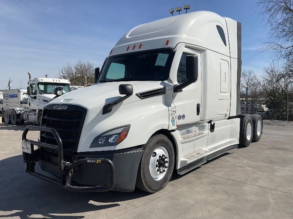 Sleeper Tractor-Heavy Duty Tractors-Freightliner-2023-T12664ST-Round Rock-TX-359,617\n\t\tmiles-$ 91,250 - Image 3